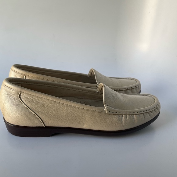 SAS Women's Cream Loafers 9.5 NWOT - Picture 7 of 12